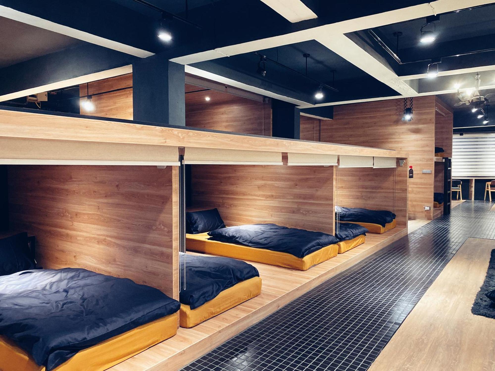 Perbed Hostel-Taichung Station Buitenkant foto