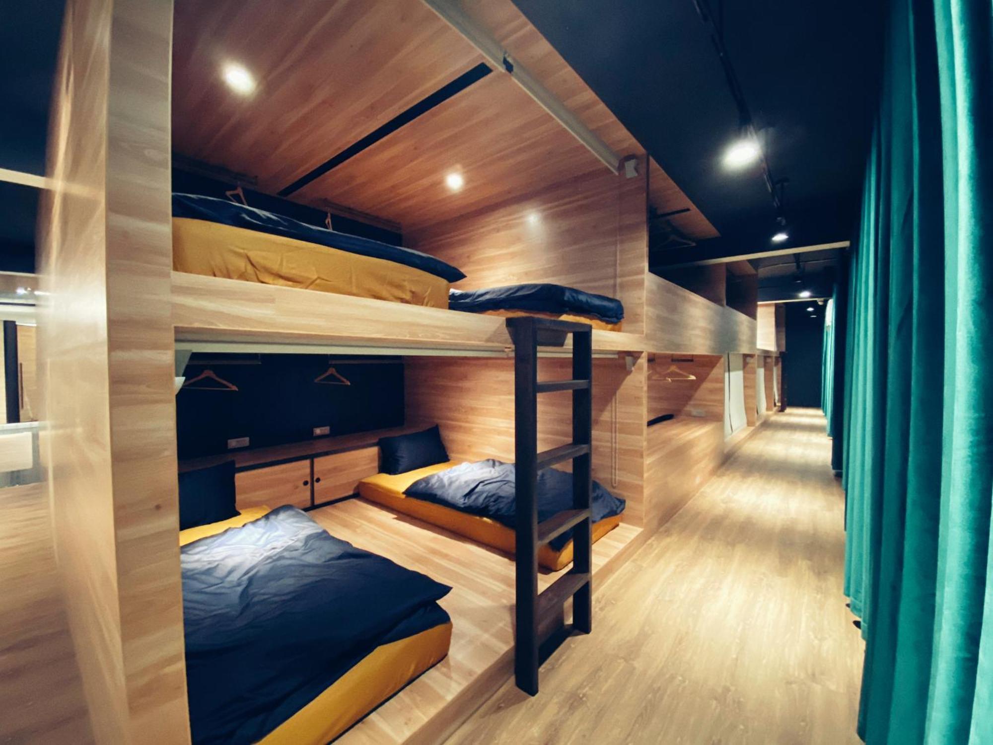 Perbed Hostel-Taichung Station Buitenkant foto