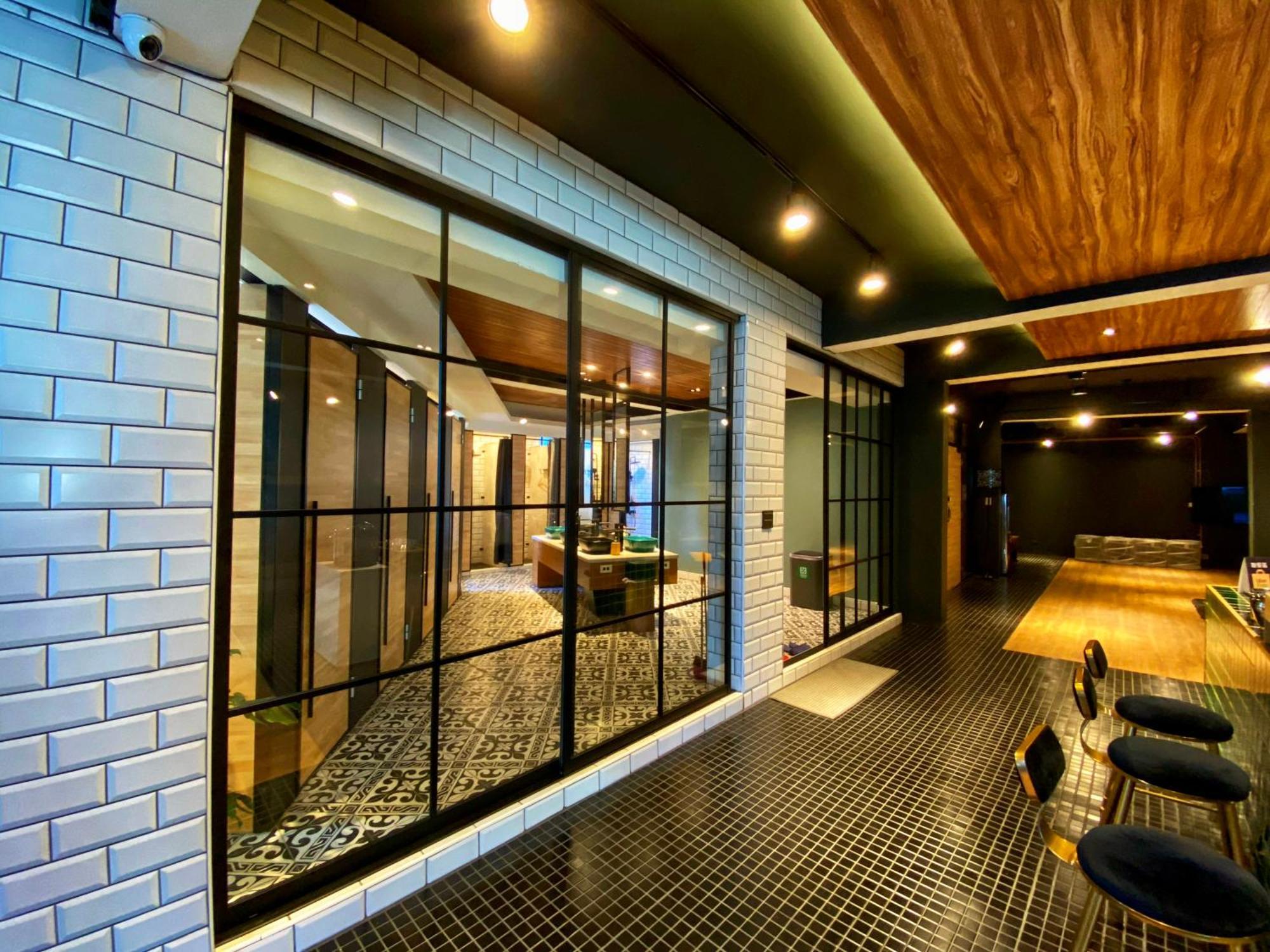 Perbed Hostel-Taichung Station Buitenkant foto